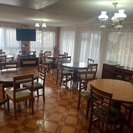Hostal Espanol Coyhaique Bagian luar foto