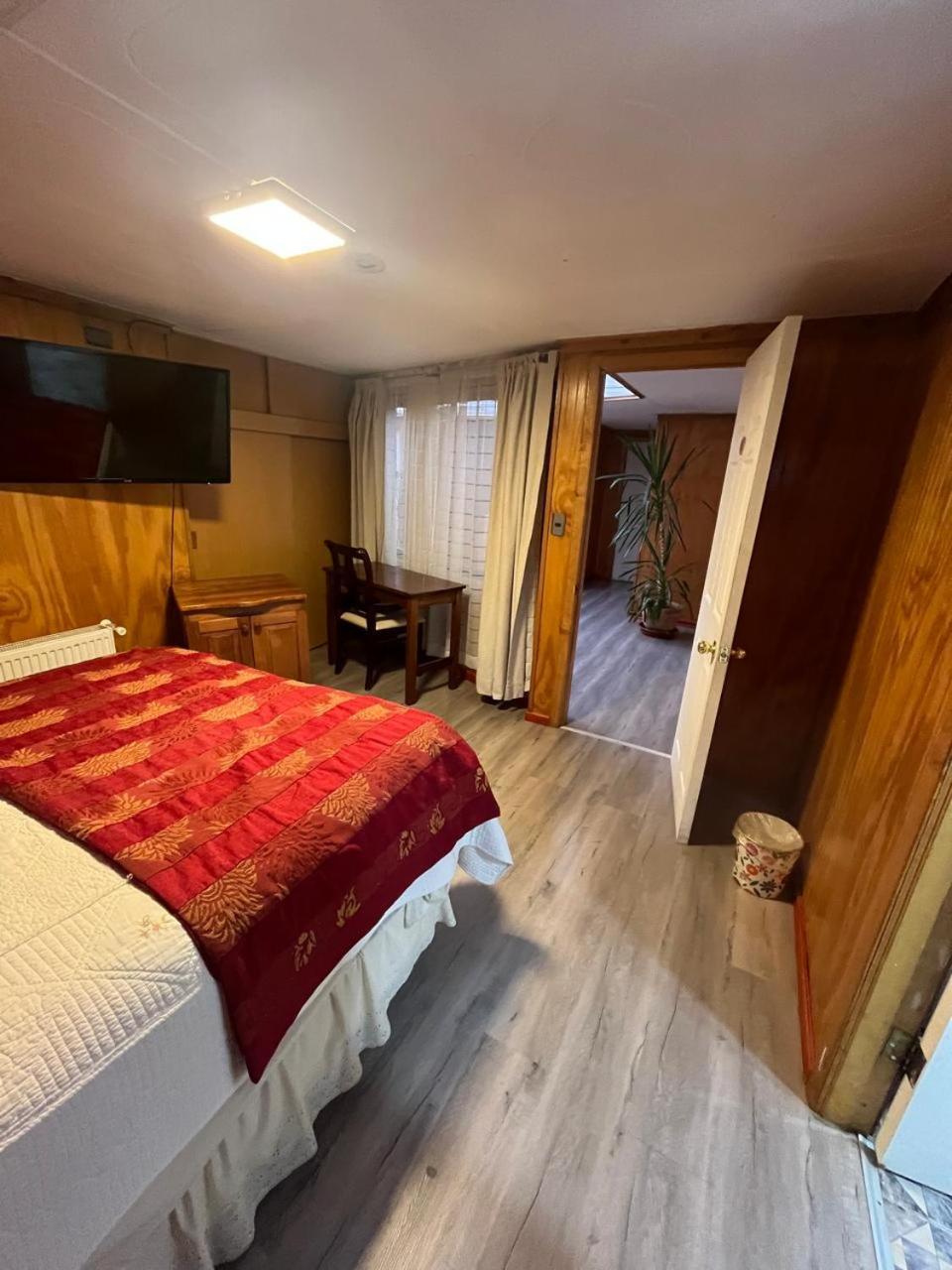 Hostal Espanol Coyhaique Bagian luar foto