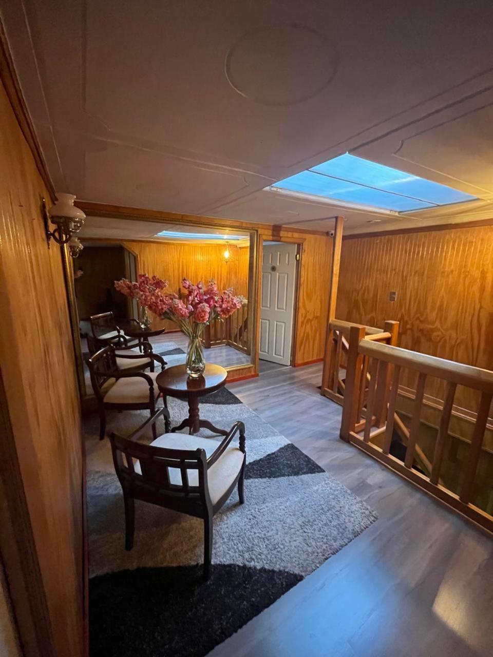 Hostal Espanol Coyhaique Bagian luar foto