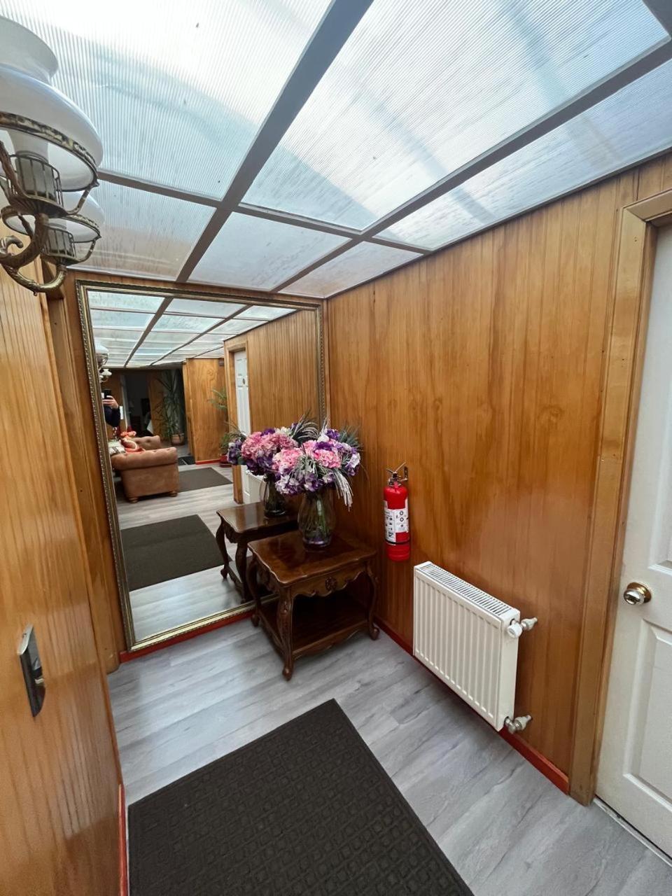 Hostal Espanol Coyhaique Bagian luar foto