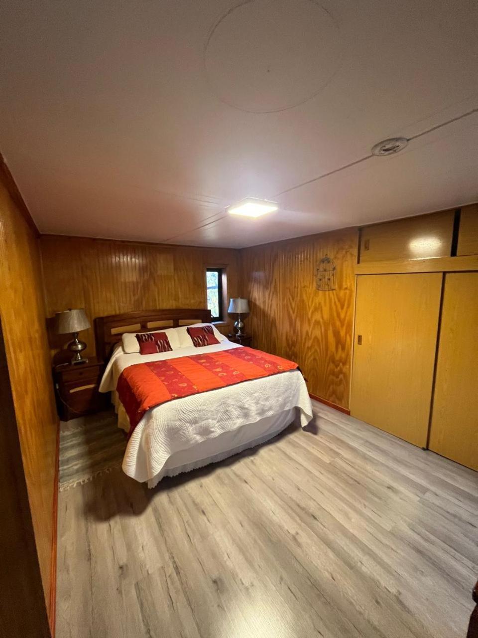 Hostal Espanol Coyhaique Bagian luar foto