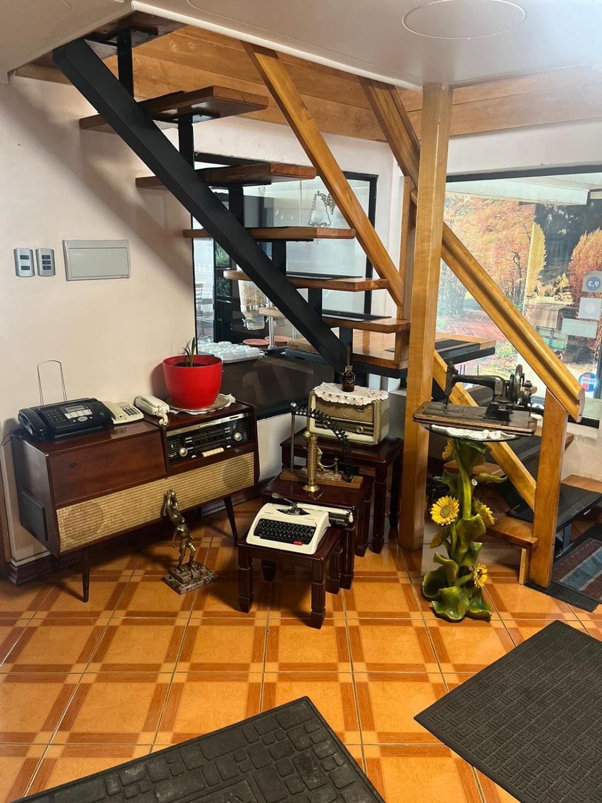 Hostal Espanol Coyhaique Bagian luar foto