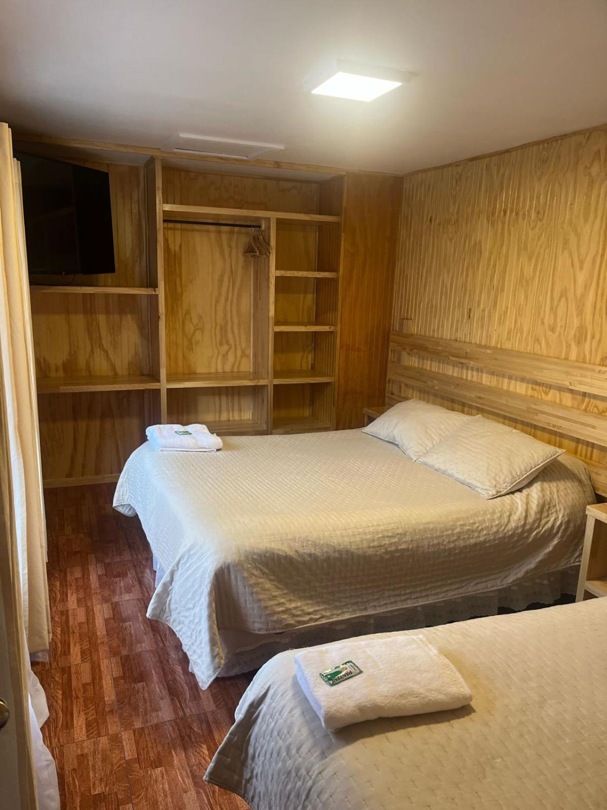 Hostal Espanol Coyhaique Bagian luar foto