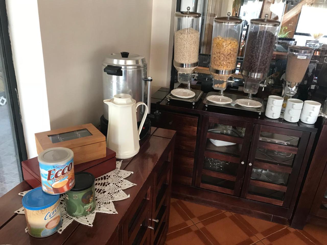 Hostal Espanol Coyhaique Bagian luar foto