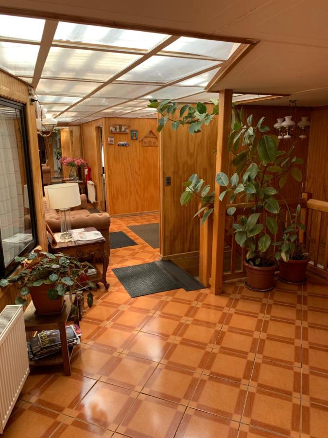 Hostal Espanol Coyhaique Bagian luar foto